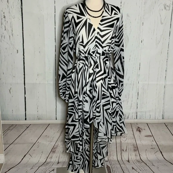 Kardashian Kollection - Picture 2 of 14